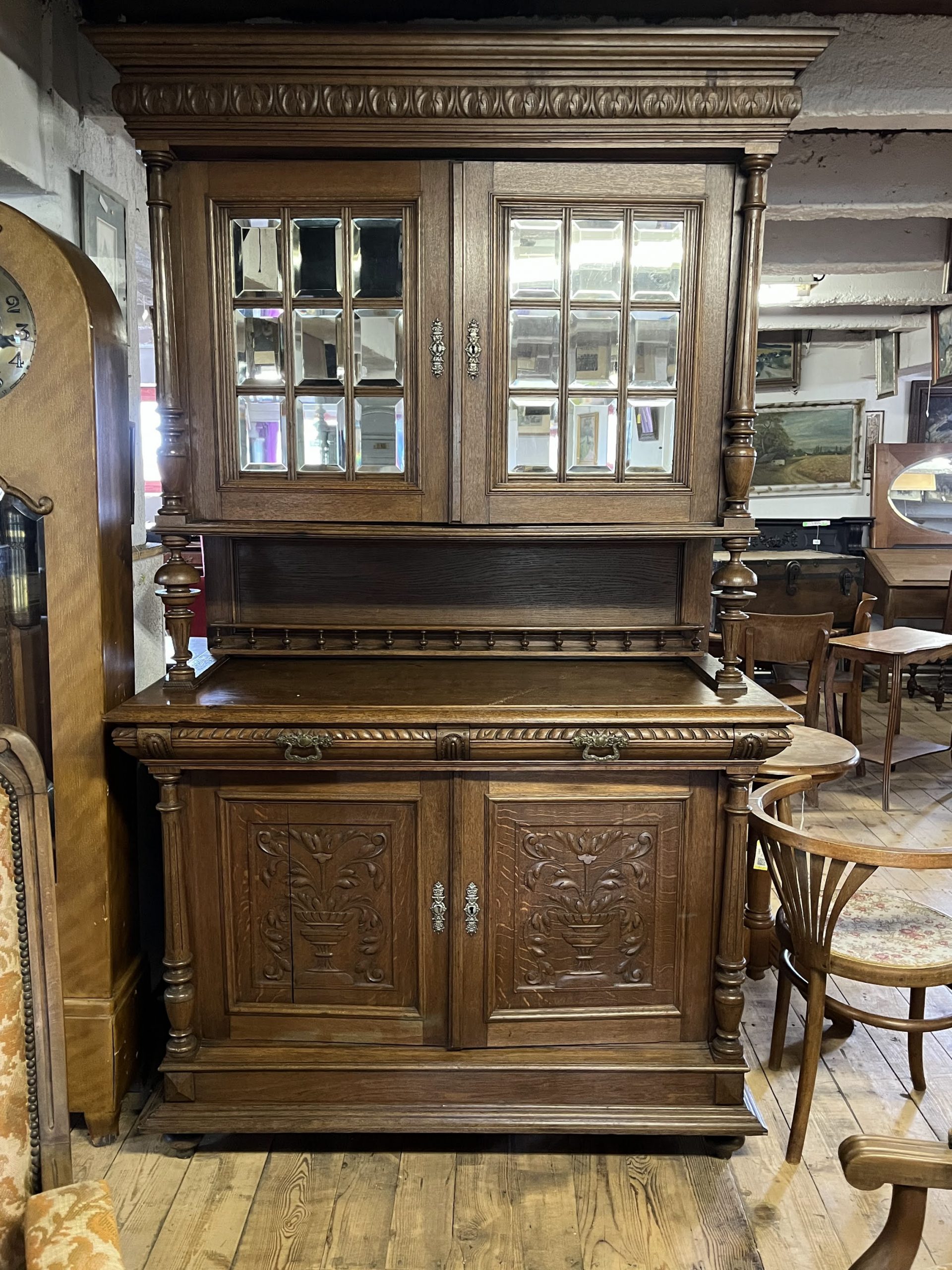 Kredenc - Nábytek - Antik Spomyšl